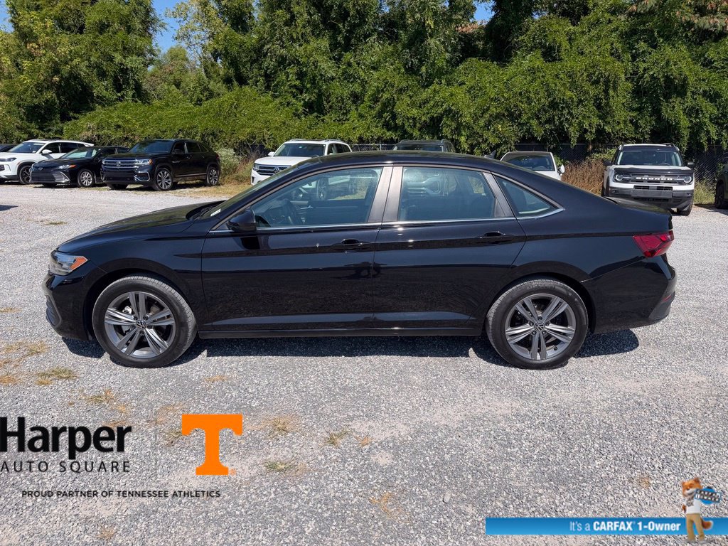 Used 2024 Volkswagen Jetta SE w/ Panoramic Sunroof Package FWD image 2