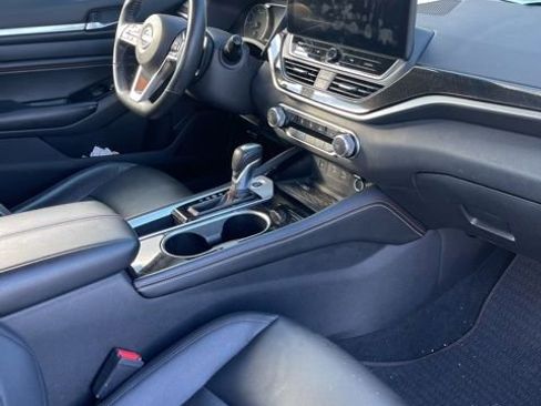 Used 2023 Nissan Altima 2.5 SR w/ SR Premium Package image 6