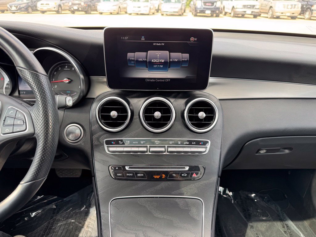 Used 2019 Mercedes-Benz GLC 350e 4MATIC image 2
