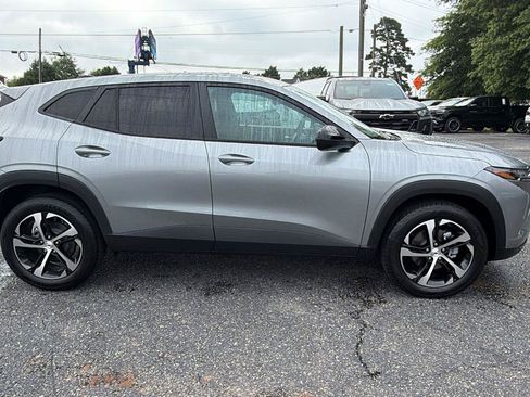 New 2026 Chevrolet Trax RS w/ Sunroof Package FWD image 8