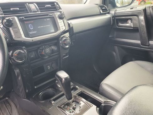 Used 2018 Toyota 4Runner SR5 Premium image 15