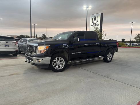Used 2017 Nissan Titan SV RWD image 3