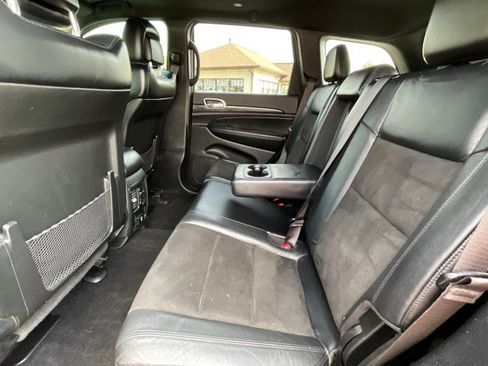 Used 2019 Jeep Grand Cherokee Altitude image 32