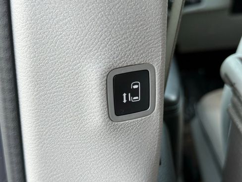 Used 2018 Chrysler Pacifica Touring Plus FWD image 22