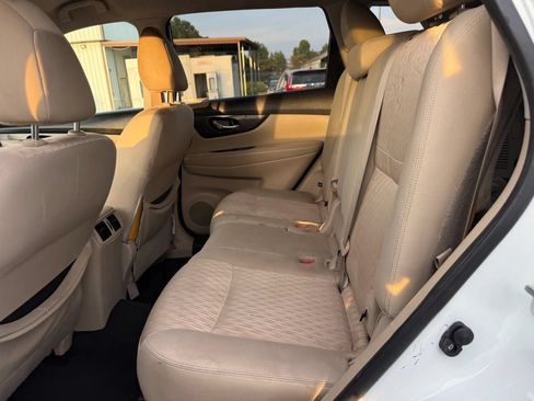 Used 2019 Nissan Rogue SV FWD image 21
