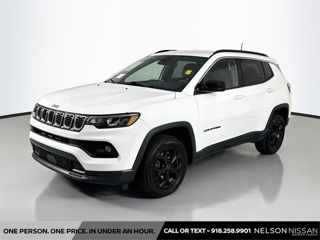 Used 2025 Jeep Compass Latitude w/ Convenience Group AWD/4WD image 1