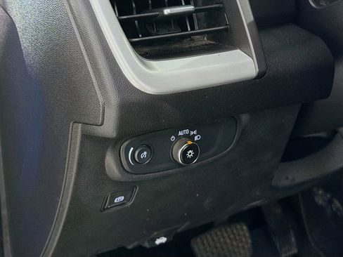 Used 2024 GMC Terrain SLE w/ Driver Convenience Package FWD image 12