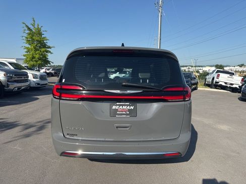 Used 2025 Chrysler Pacifica Select FWD image 6