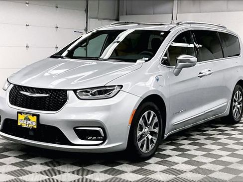 Used 2022 Chrysler Pacifica Pinnacle FWD image 12