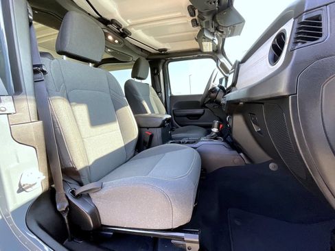 Used 2024 Jeep Wrangler Sport AWD/4WD image 17