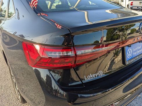 Certified 2025 Volkswagen Jetta S image 11