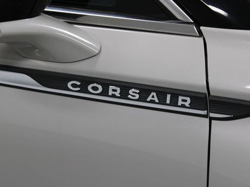 Used 2022 Lincoln Corsair FWD image 12