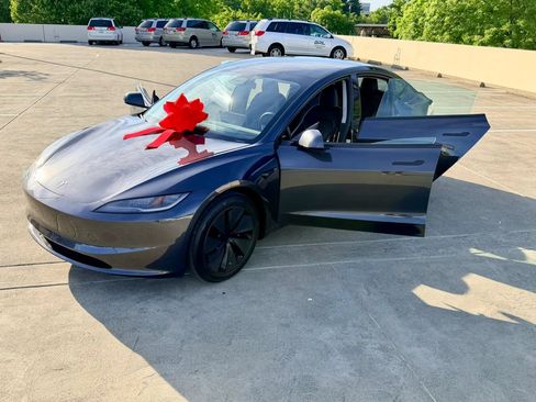 Used 2024 Tesla Model 3 Standard Range RWD image 42