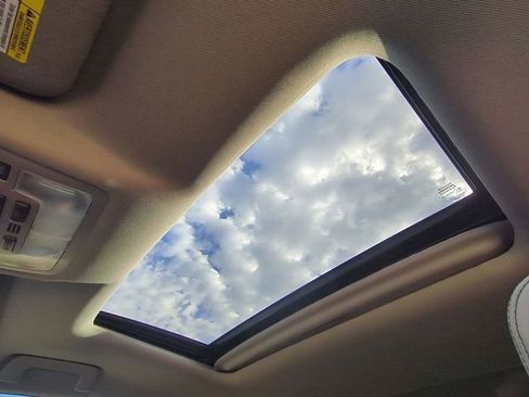 Used 2019 Toyota Highlander XLE image 28