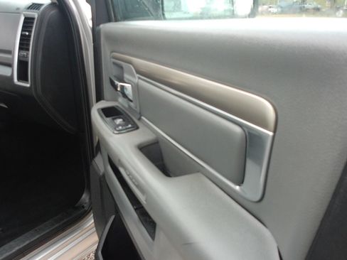 Used 2017 RAM 2500 SLT AWD/4WD image 32