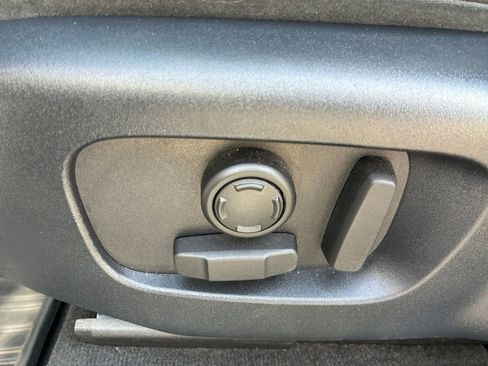 Used 2020 Land Rover Range Rover Velar S image 10