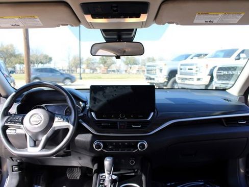 Used 2023 Nissan Altima 2.5 SV w/ SV Premium Package FWD image 17