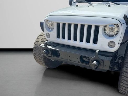 Used 2017 Jeep Wrangler Unlimited Rubicon w/ Dual Top Group AWD/4WD image 31