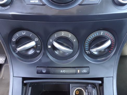 Used 2013 MAZDA MAZDA3 i SV FWD image 21