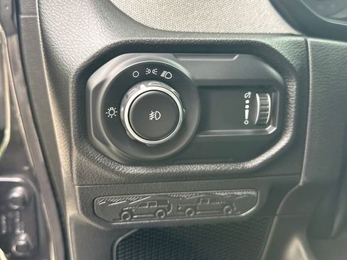 Used 2025 Jeep Wrangler Sport AWD/4WD image 17