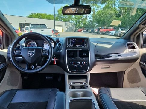 Used 2019 Dodge Grand Caravan SXT FWD image 5