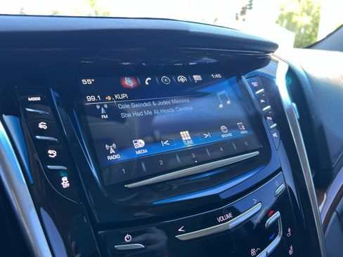 Certified 2019 Cadillac Escalade ESV Luxury AWD/4WD image 28
