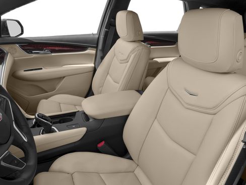 Used 2018 Cadillac XT5 Luxury w/ Driver Awareness Package image 57