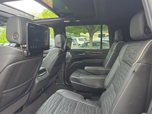 Used 2024 Cadillac Escalade ESV Sport Platinum AWD/4WD image 25
