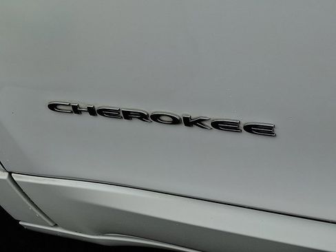 Certified 2018 Jeep Cherokee Overland image 34