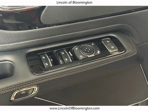 New 2026 Lincoln Aviator AWD w/ Jet Appearance Package image 18