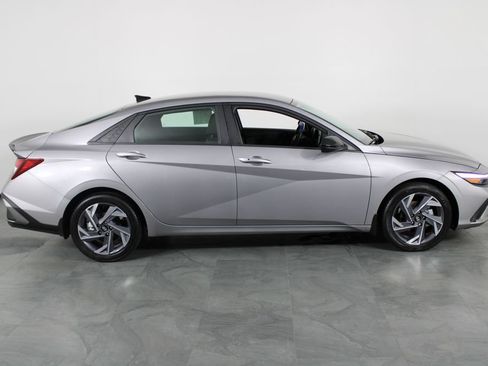 Certified 2025 Hyundai Elantra Sport FWD image 15