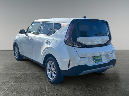Used 2025 Kia Soul LX FWD image 6