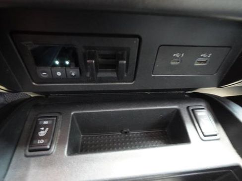 Used 2021 Nissan Titan PRO-4X w/ Pro-4x Convenience Package AWD/4WD image 22