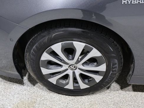 Used 2022 Toyota Prius XLE image 7