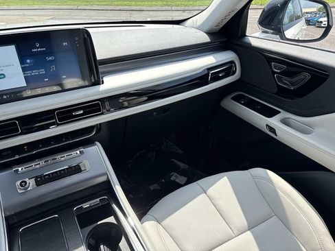 New 2026 Lincoln Aviator AWD w/ Jet Appearance Package image 14