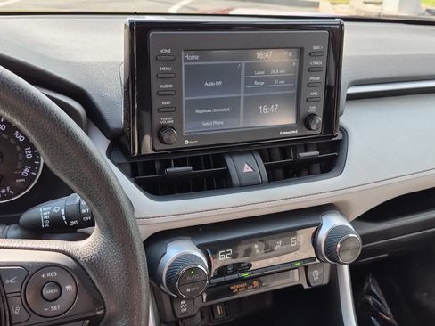 Used 2021 Toyota RAV4 XLE AWD/4WD image 15