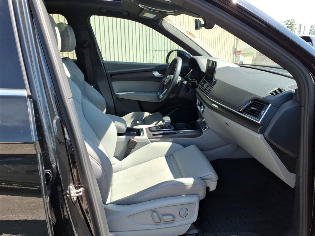 Used 2022 Audi Q5 2.0T Premium Plus w/ Premium Plus Package AWD/4WD image 17