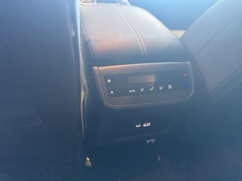 Used 2024 Nissan Pathfinder SV image 16