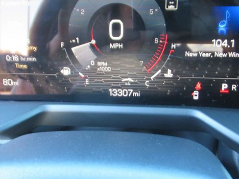 Used 2025 GMC Acadia Elevation image 32