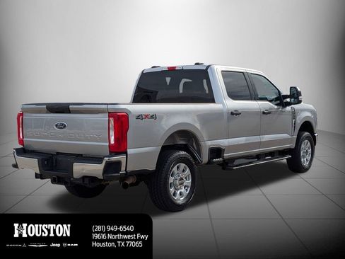 Used 2024 Ford F250 XLT image 3