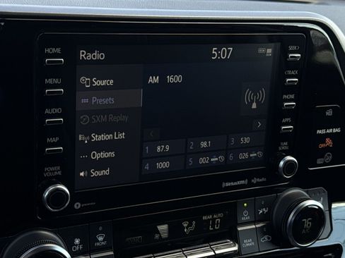 Used 2022 Toyota Highlander XLE AWD/4WD image 18