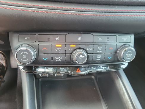Used 2023 Dodge Durango GT RWD image 17