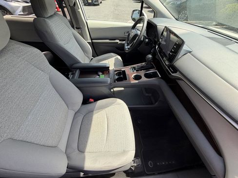Used 2021 Toyota Sienna LE FWD image 38