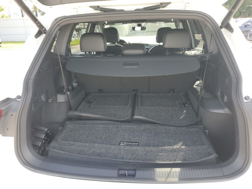 Certified 2024 Volkswagen Tiguan SE R-Line FWD image 15