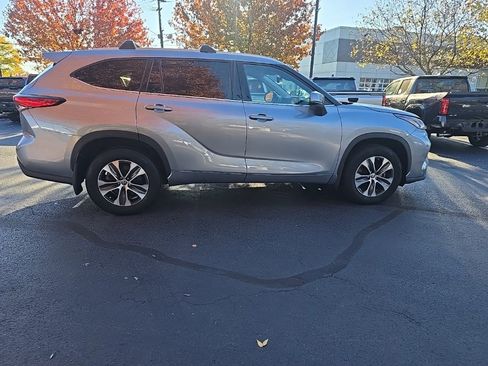 Certified 2022 Toyota Highlander XLE image 9