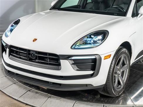 Certified 2026 Porsche Macan image 11