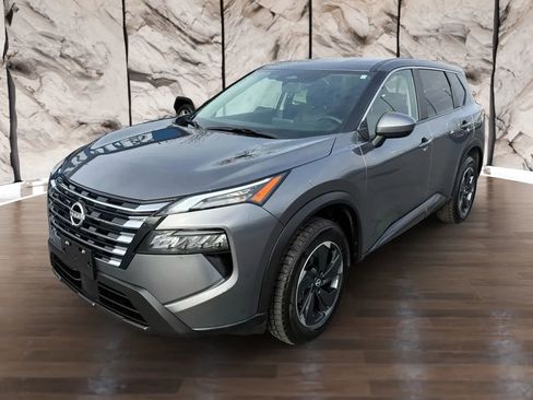 Used 2024 Nissan Rogue SV image 7