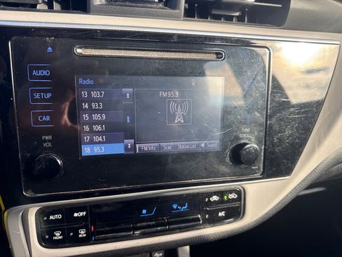 Used 2017 Toyota Corolla L image 21