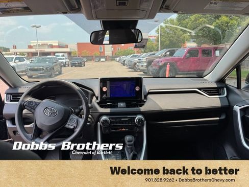 Used 2025 Toyota RAV4 XLE AWD/4WD image 13