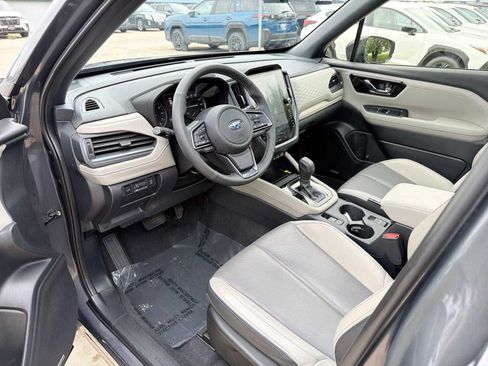 Used 2025 Subaru Forester Limited AWD/4WD image 2